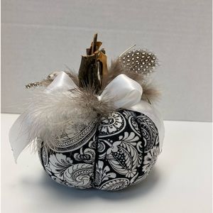 Modern Farmhouse fall pumpkin decor